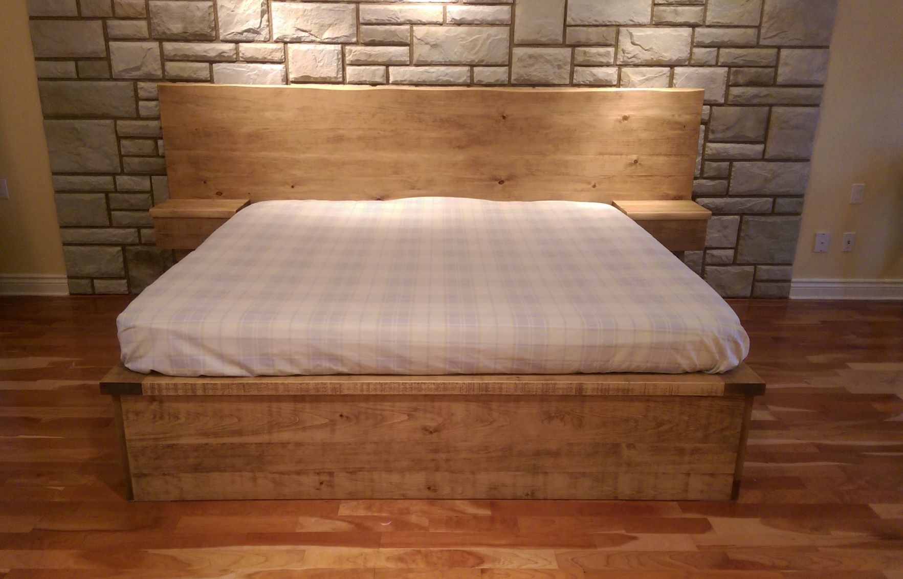 lit tete live edge table nuit